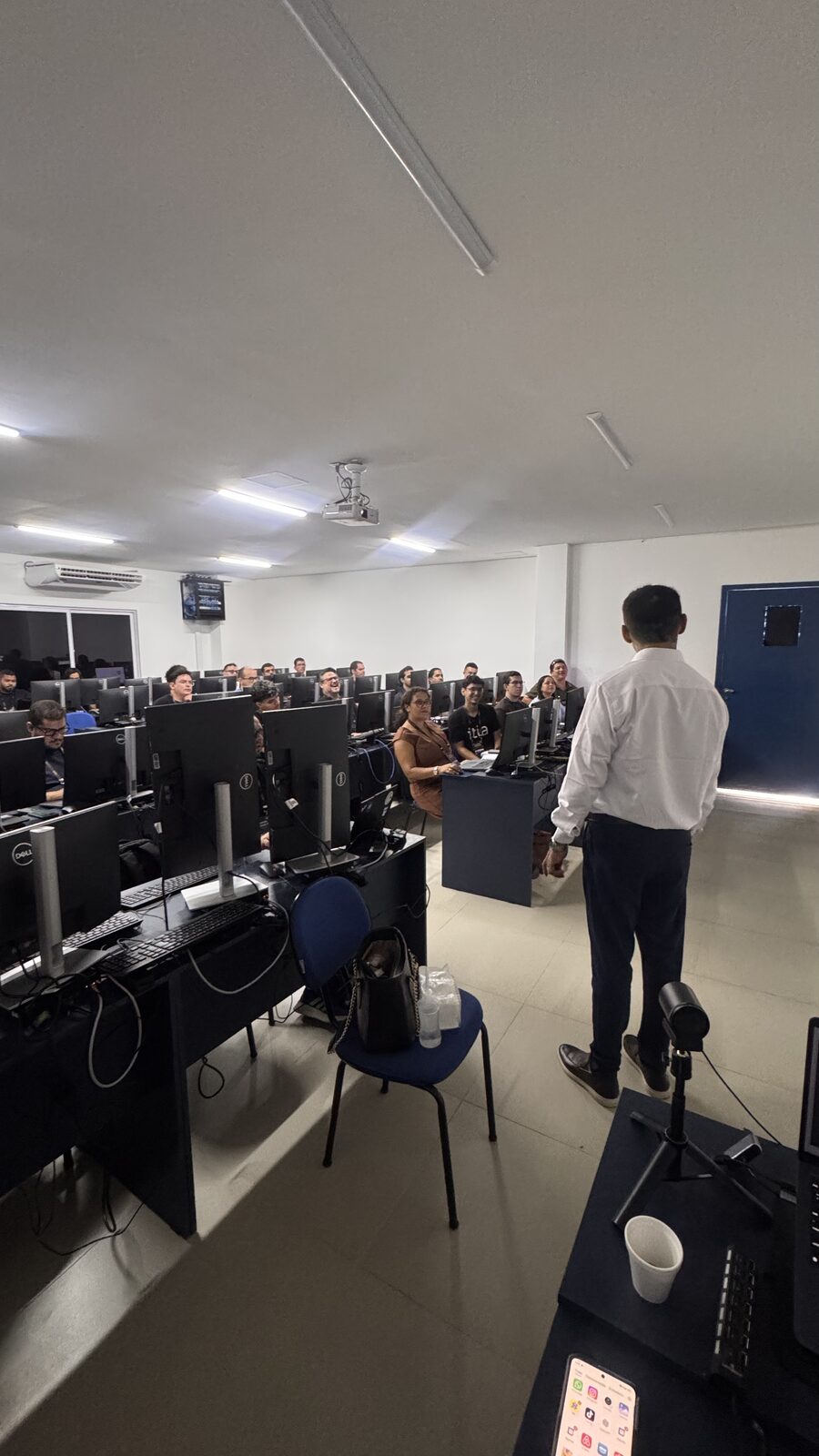 Discussão em grupo sobre aplicações reais do Claude